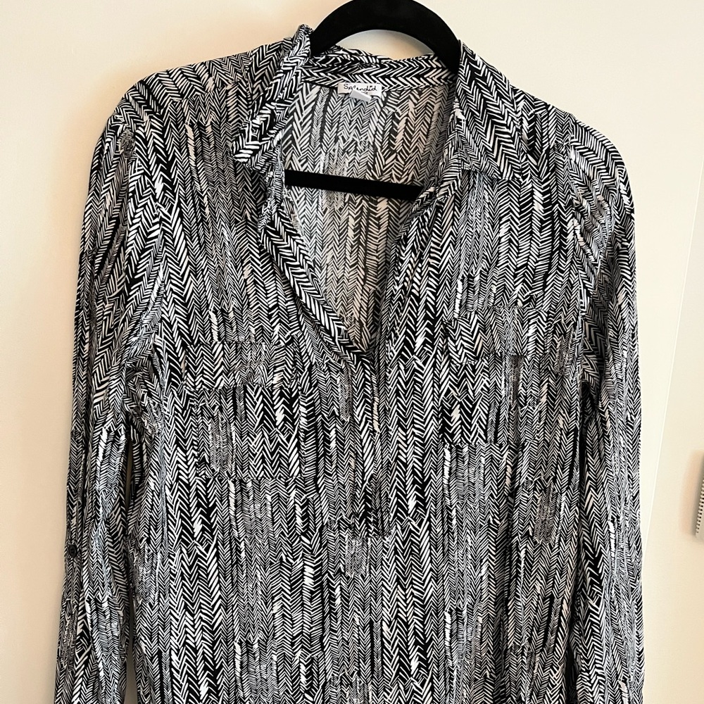 Splendid graphic black and white collared blouse
